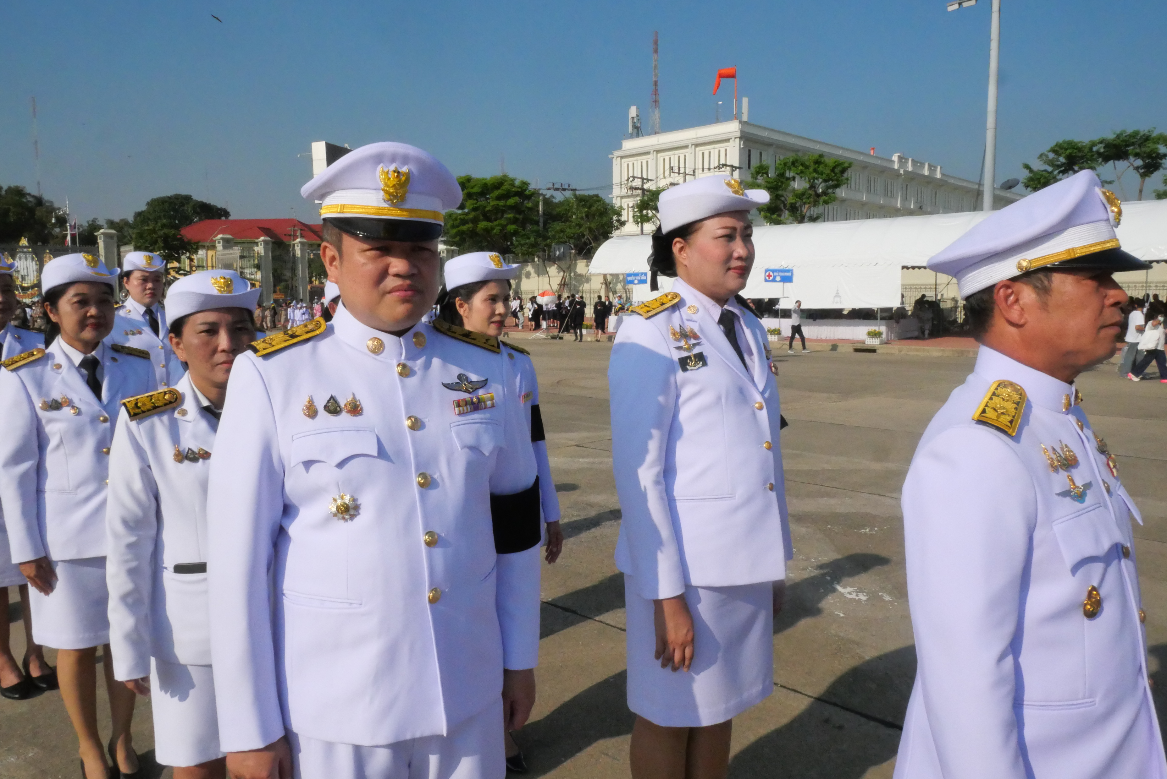 title - ส.ป.ก. วางพวงมาลาน้อมรำลึกในพระมหากรุณาธิคุณ 
